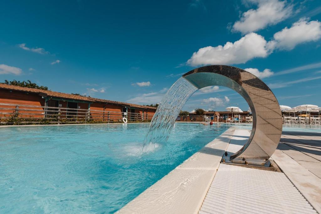 Natural Village Resort ポルト・ポテンツァ・ピチェーナ エクステリア 写真